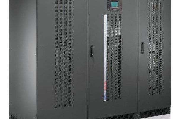 Serverraum und Industrie USV-Anlagen für 10-200 kVA